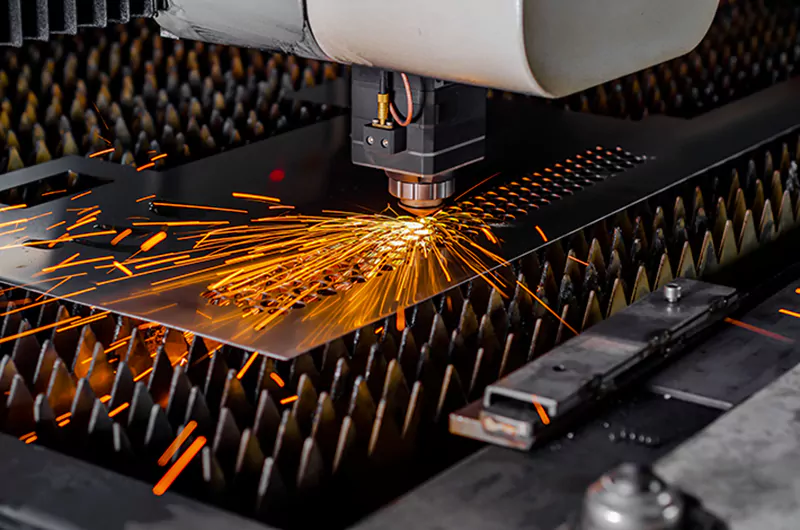 Traitement de la tôle : l'épine dorsale de la fabrication moderne Traitement de la tôle : l'épine dorsale de la fabrication moderne